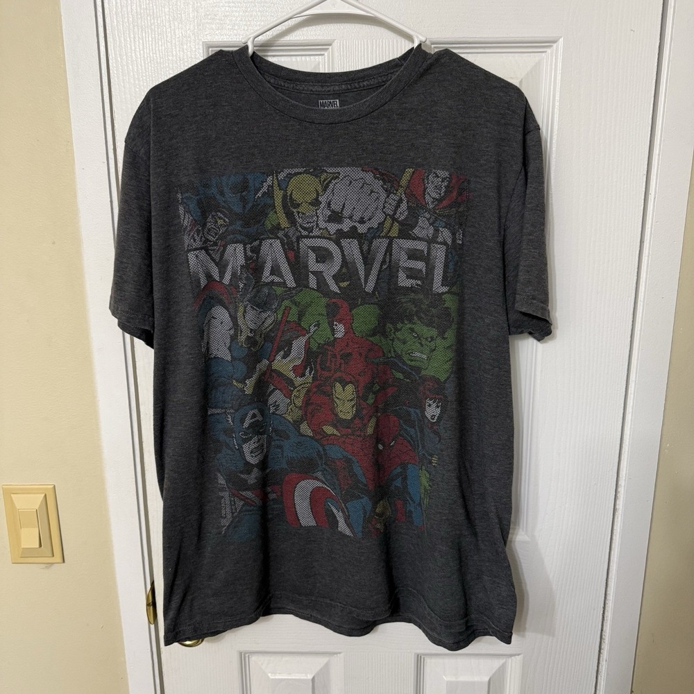 Marvel T-Shirt Size Men's XL Gray Avengers Cotton/Poly Blend